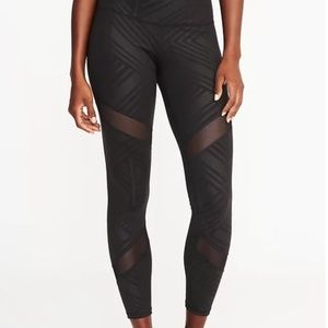 NWT Old Navy Mid-Rise 7/8-Length Mesh-Panel Size S